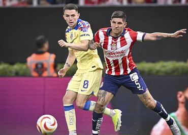 Chivas domina, pero perdona al América en la semifinal de ida