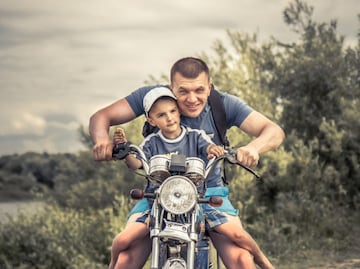 CDMX: La multa por llevar incorrectamente a niños en autos, motos y bicicletas