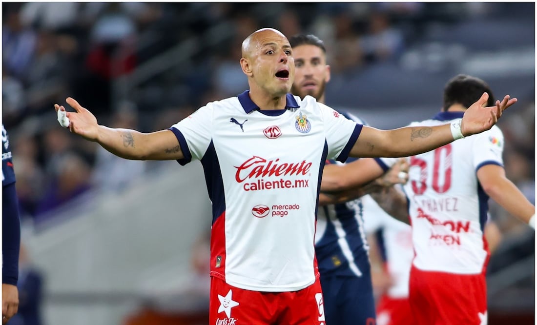 Javier Hernández con Chivas Foto: Imago7