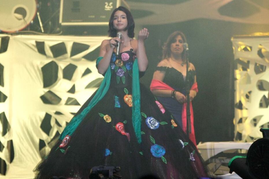 10 looks impactantes y muy mexicanos de Ángela Aguilar