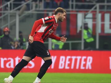 Santiago Giménez debutó con asistencia en el Milan; ingresó de cambio en la Copa de Italia