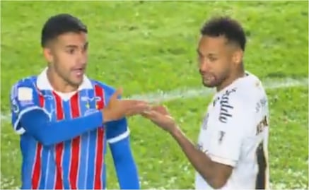Neymar es expulsado por taparse la boca mientras discutía con un rival