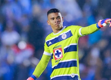 Monterrey levanta interés por Kevin Mier portero del Cruz Azul: ¿Cuál es la postura de la Máquina?