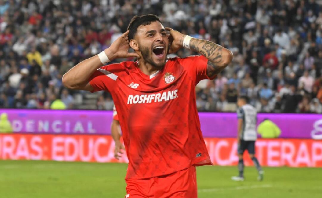 Alexis Vega festeja luego de que marcara el tercer gol del Toluca ante Pachuca. Foto: Imago7