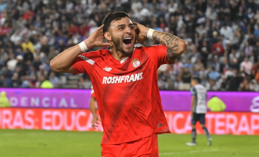 Alexis Vega festeja luego de que marcara el tercer gol del Toluca ante Pachuca. Foto: Imago7