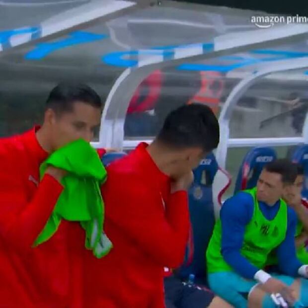 Los jugadores de las Chivas culparon al Cone Brizuela del 'gas' en la banca. Foto: Especial