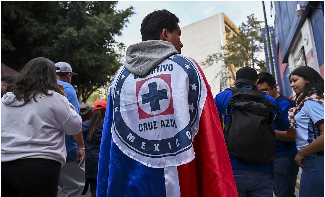 Aficionado de Cruz Azul en el estadio Ciudad de los Deportes - Imago7