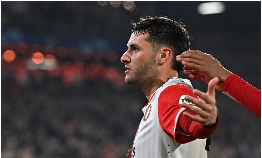 Santiago Giménez festejando un gol en Champions League / FOTO: AFP