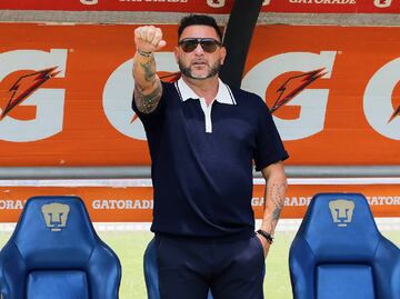 Mohamed reveló que tiene una cláusula con Pumas para no dirigir en la Liga MX hasta mediados de 2024