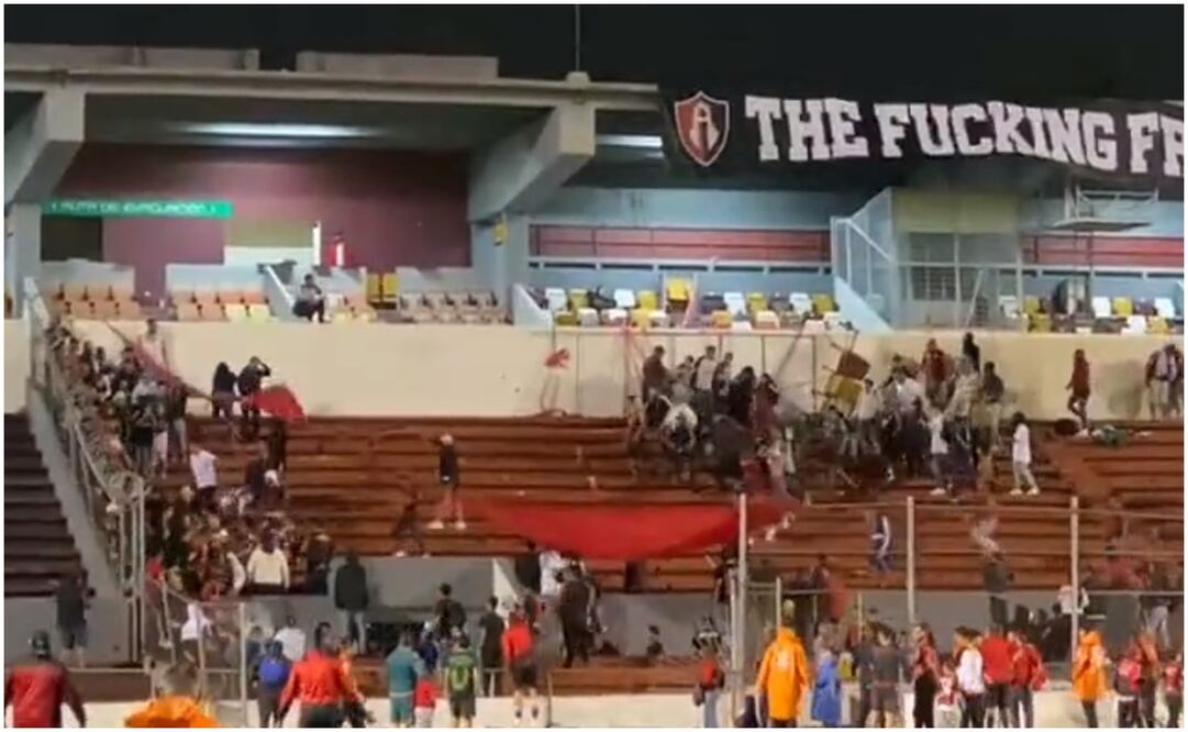 Barra del Atlas en trifulca en el 3 de Marzo / FOTO: Captura