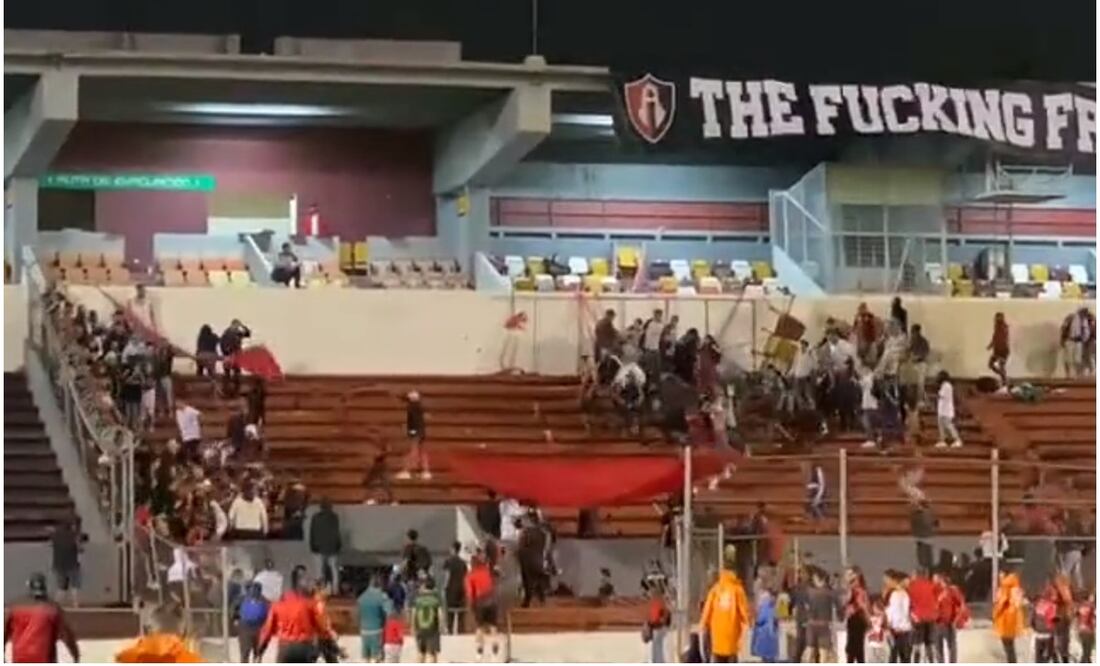 Barra del Atlas en trifulca en el 3 de Marzo / FOTO: Captura