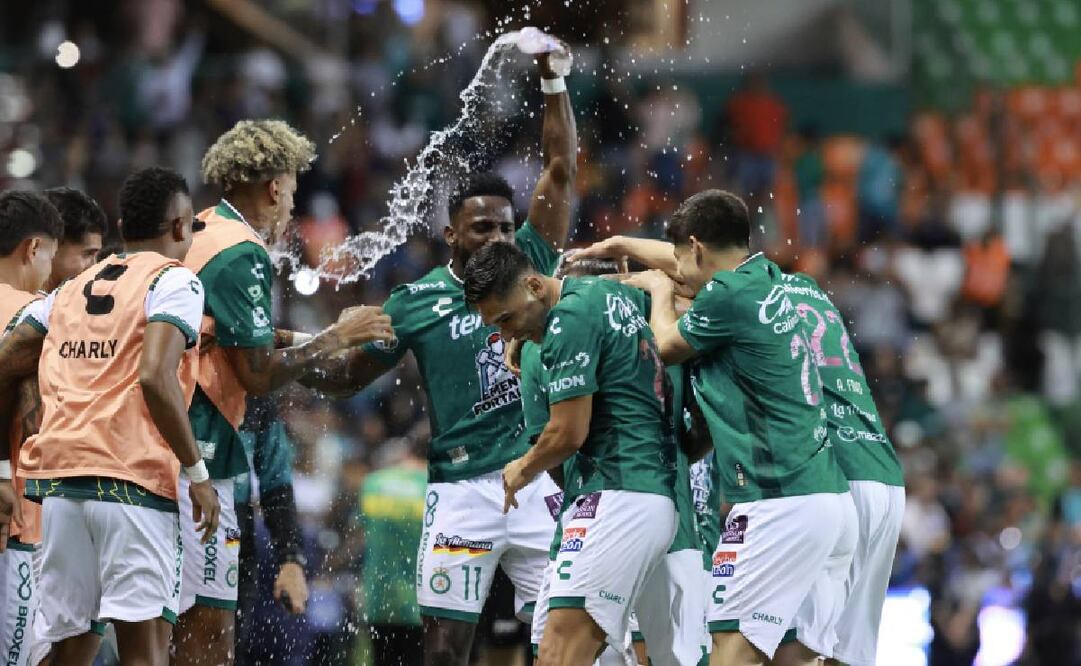 Los jugadores de León festejan uno de los cuatro goles ante el Querétaro. Foto: Imago7