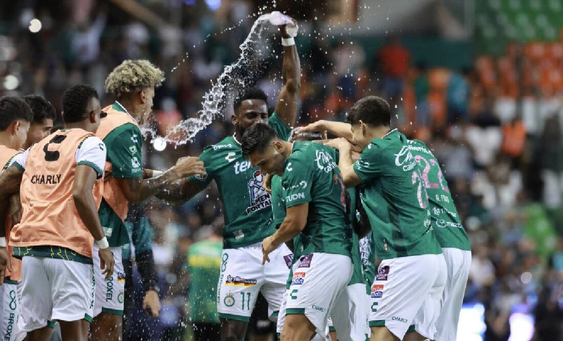 Los jugadores de León festejan uno de los cuatro goles ante el Querétaro. Foto: Imago7