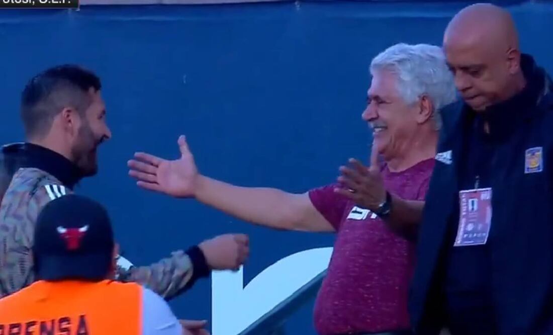 El Tuca Ferretti y Gignac tuvieron un emotivo reencuentro antes del Atlético San Luis vs Tigres. Foto: Especial