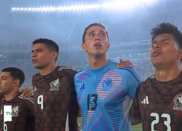 Aficionados de River Plate abuchearon y silbaron durante el Himno Nacional Mexicano