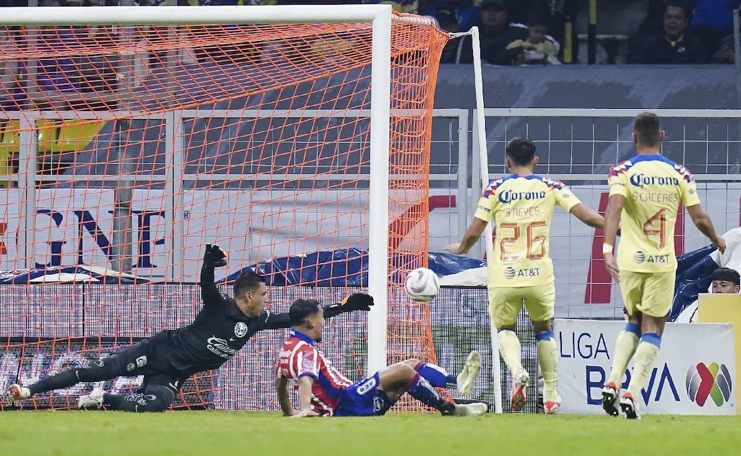 Malagón ha evitado que el Atlético de San Luis abra el marcador ante el América. Foto: Imago7