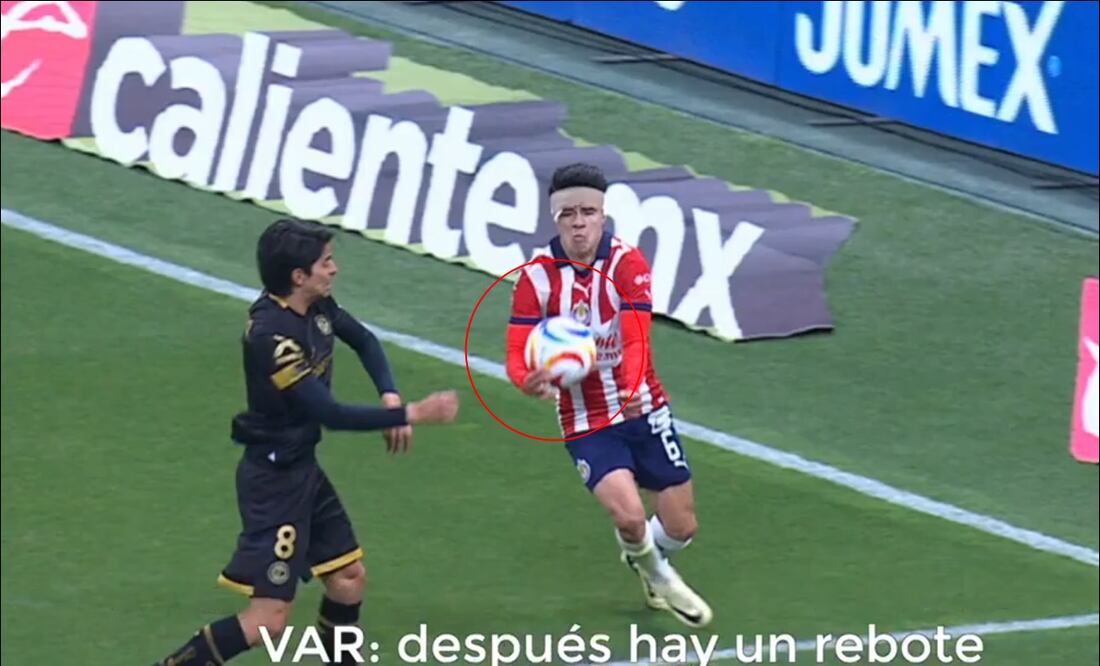 Mano de Pavel Pérez previo a su gol - Foto: Captura de pantalla