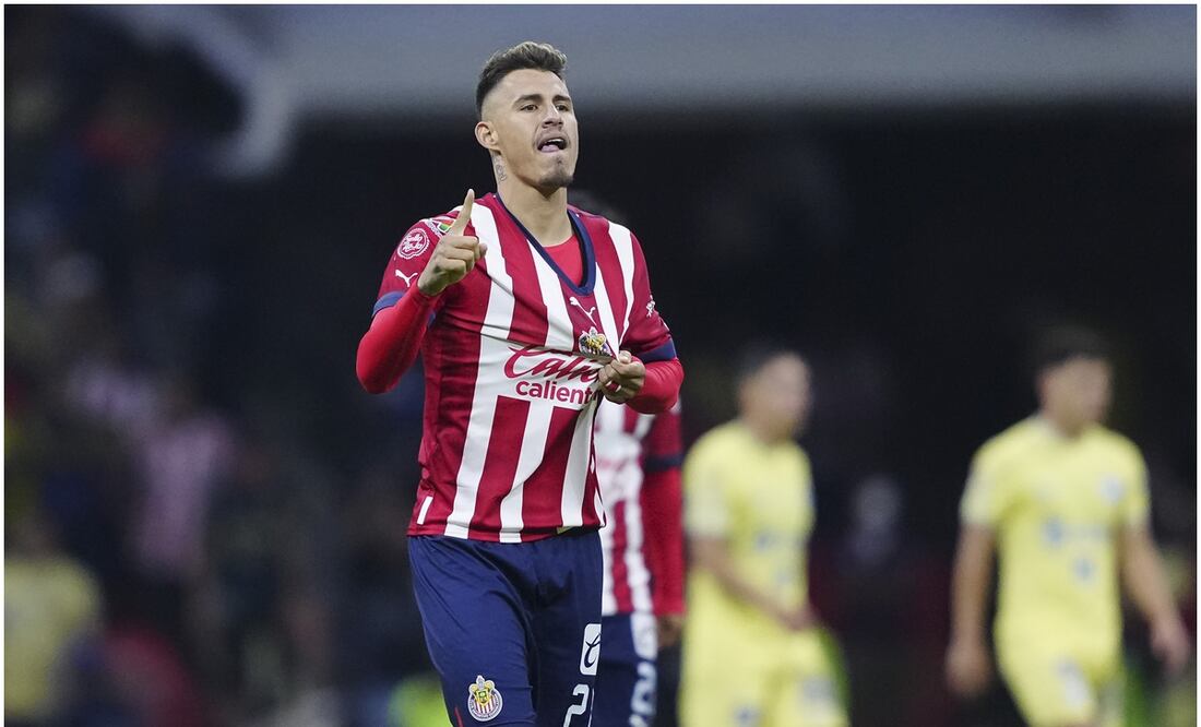 'Chicote' Calderón con la playera de Chivas ante América / FOTO: Imago7