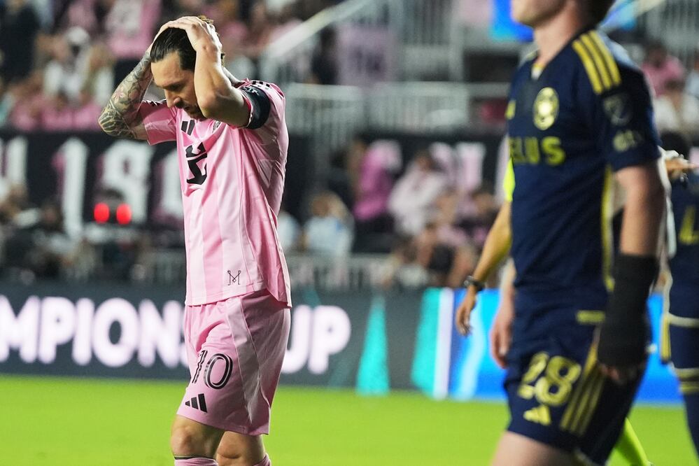 Lionel Messi en lamento, durante la goleada que Inter Miami recibió por parte de los Vancouver Whitecaps - Foto: AP