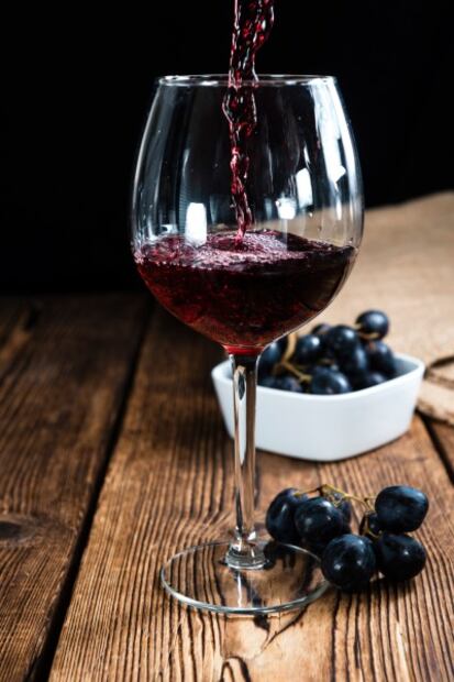 ¿Una copa de vino puede combatir al Covid-19?