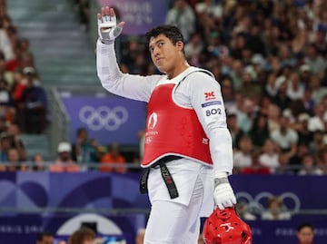 ¡Epic fail! Comentarista festejó la medalla de bronce de Carlos Sansores y todavía faltaba un round