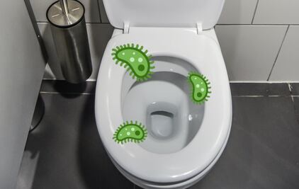 Jalar la cadena del WC sin bajar la tapa podría contagiar coronavirus