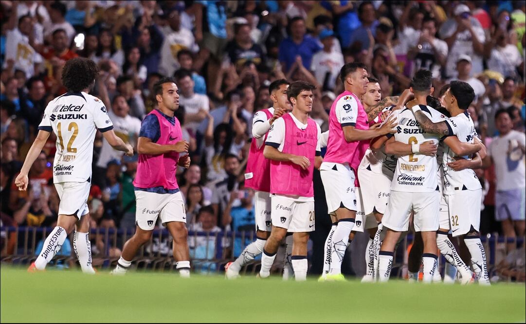 Jugadores de los Pumas celebran la anotación de Piero Quispe. FOTO: Imago7