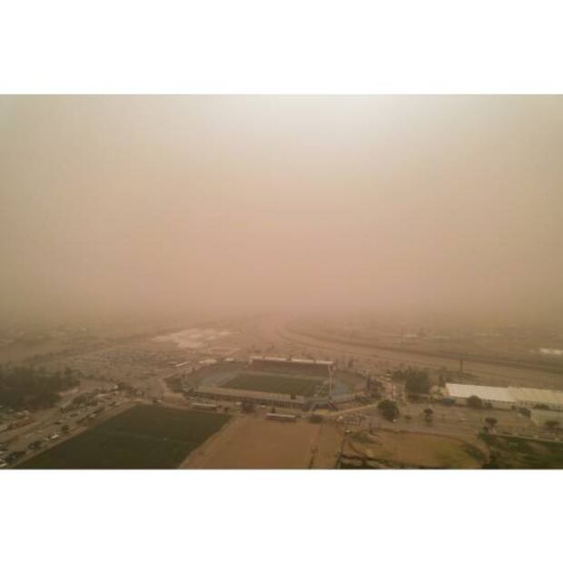 La tormenta de arena en Ciudad Juárez no se detuvo en todo el domingo y aún así se jugó el Play In entre Bravos y Pumas. Foto: Imago7