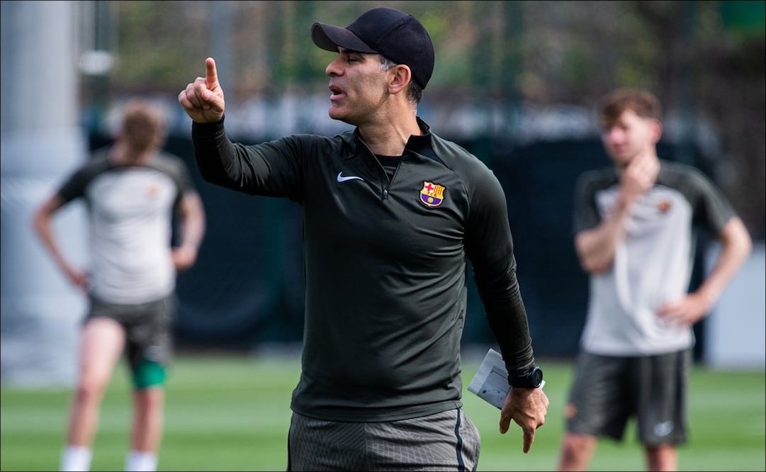 Rafael Márquez dirige un entrenamiento con el Barcelona B. FOTO: @fcbarcelona