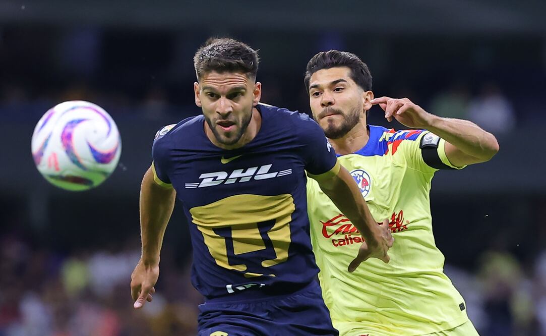 Lisandro Magallán y Henry Martín en un Pumas vs América en el Apertura 2023 / FOTO: Imago7