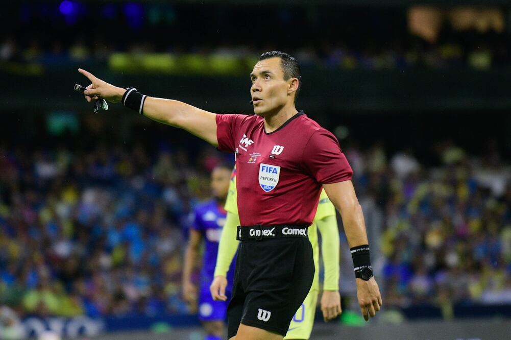 Marco Antonio Ortiz cobró el polémico penalti a favor del América / Foto: Imago7