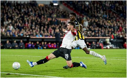 Santiago Giménez impulsa al Feyenoord a una nueva victoria ante el Vitesse