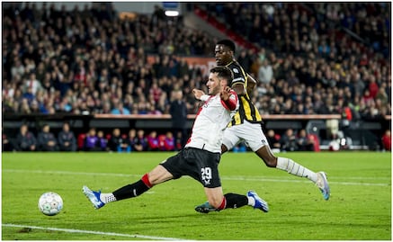 Santiago Giménez impulsa al Feyenoord a una nueva victoria ante el Vitesse
