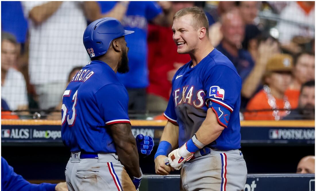 Adolis García celebrando uno de sus dos HR ante Astros / FOTO: EFE