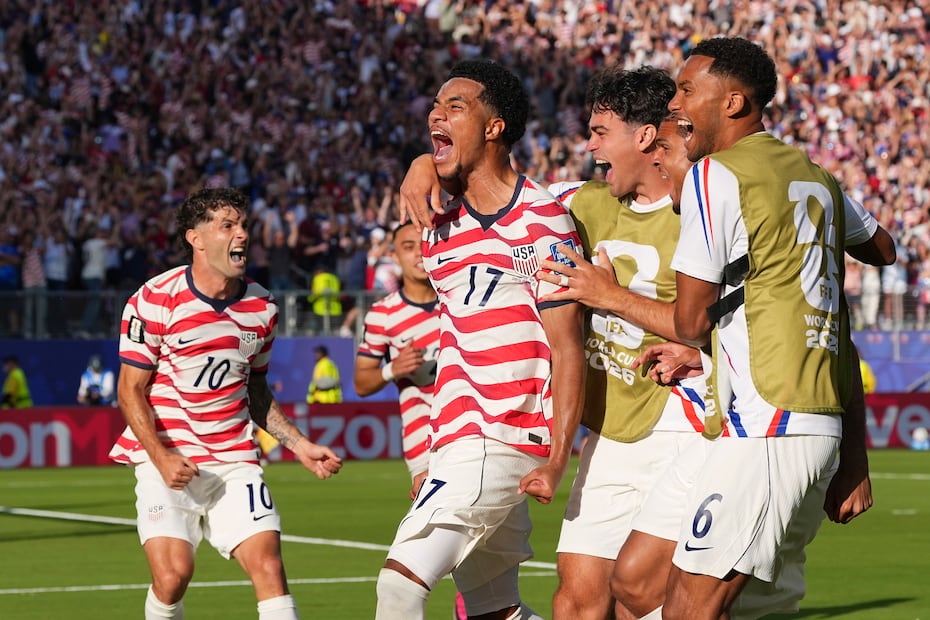 Malik Tillman con la selección de Estados Unidos, durante los 16vos de Final del Mundial de 2026 - Foto: AP