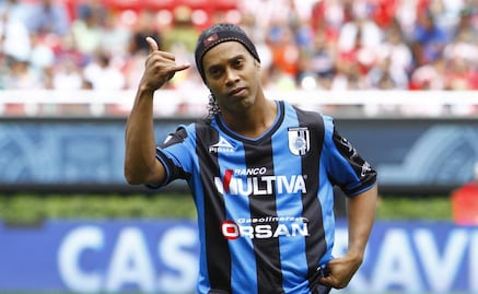 Ronaldinho recuerda su primer gol con el Querétaro al compás de una canción de Bad Bunny