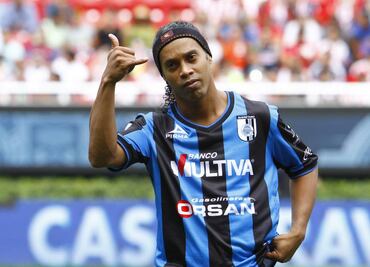 Ronaldinho recuerda su primer gol con el Querétaro al compás de una canción de Bad Bunny