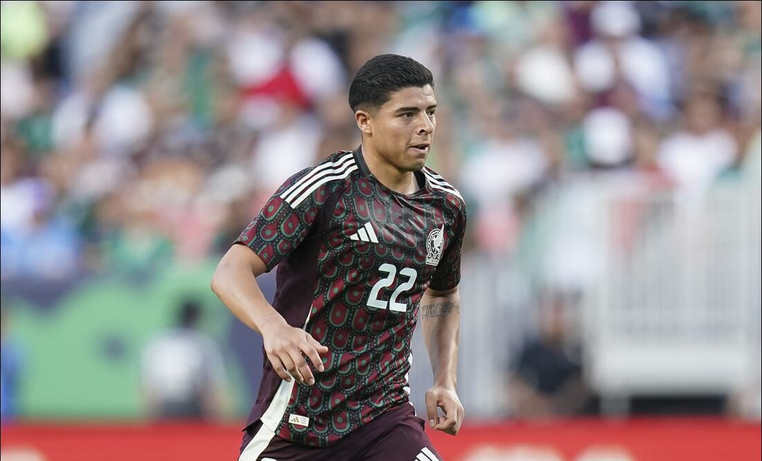 Víctor Guzmán causa baja en el Tri / Foto: Imago7