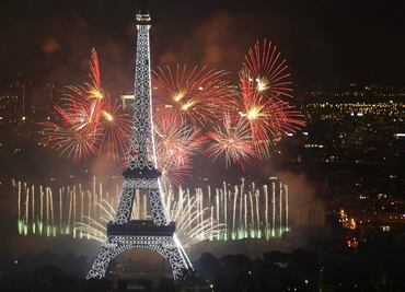 5 atentados terroristas que han amenazado la Torre Eiffel