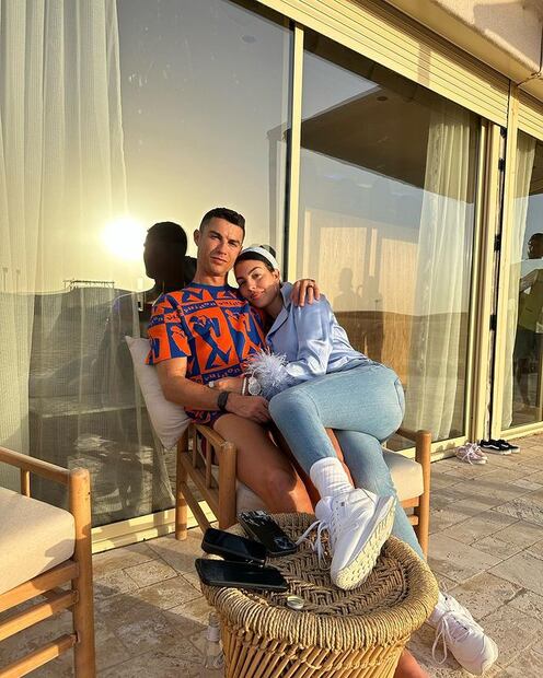 Georgina Rodríguez y Cristiano Ronaldo. Fuente: Instagram @georginagio