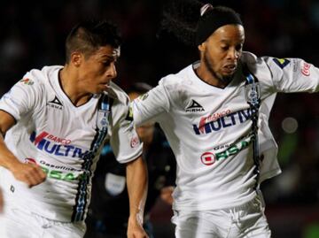 Ángel Sepúlveda reveló que Ronaldinho lo humilló cuando jugaron en Querétaro