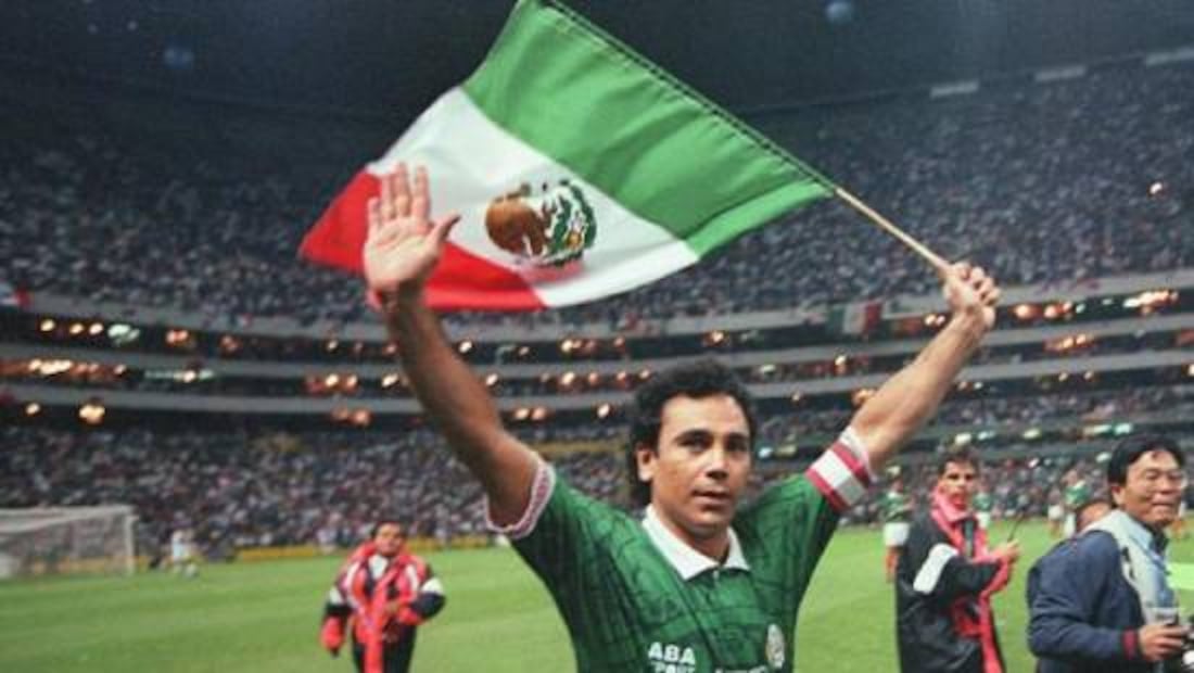 Hugo Sánchez jamás pudo destacar con la playera de la Selección Mexicana. Foto: AFP