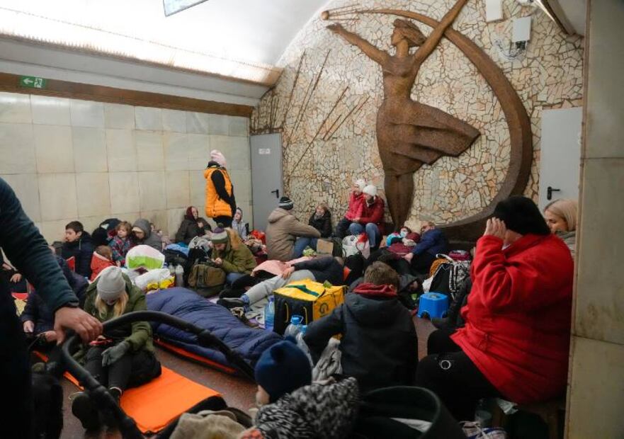 10 desoladoras fotos del metro de Kiev, el refugio de familias ucranianas