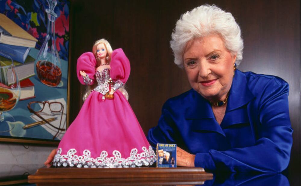 Ken, un accesorio más de Barbie