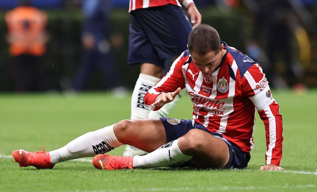 Chicharito Hernández ha fracasado en su regreso con las Chivas. Foto: Imago7