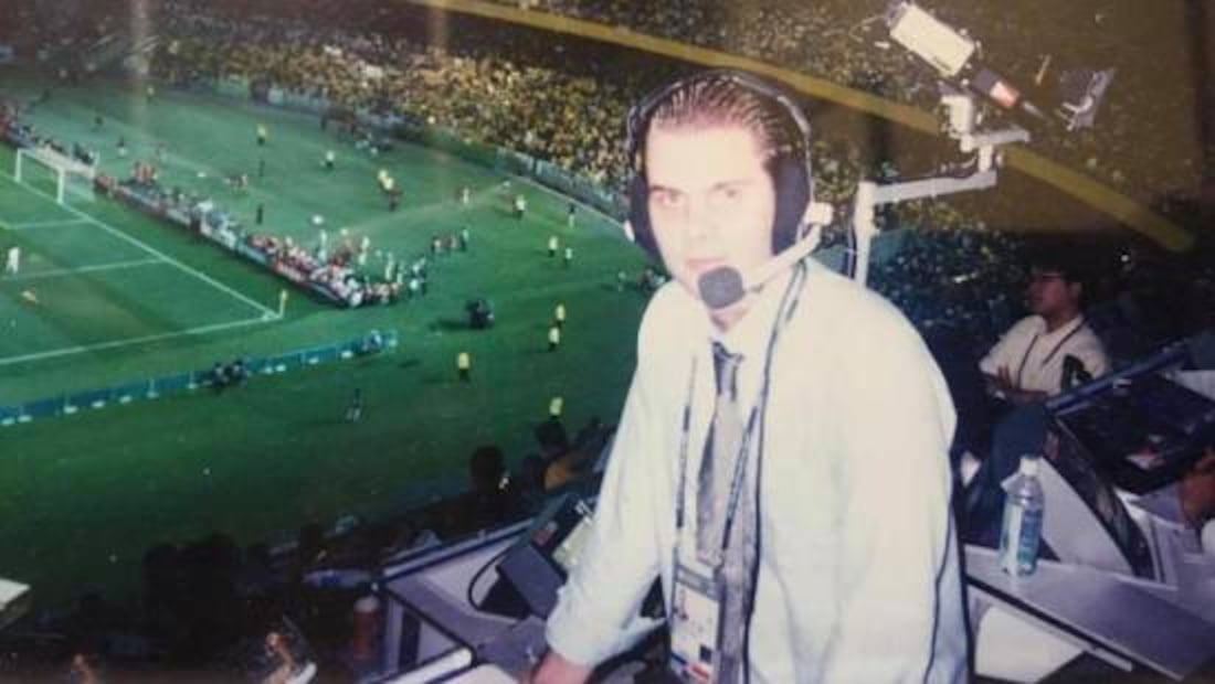Christian Martinoli mostró en redes sociales una de sus narraciones en el Mundial de Corea-Japón 2002. Foto: Especial
