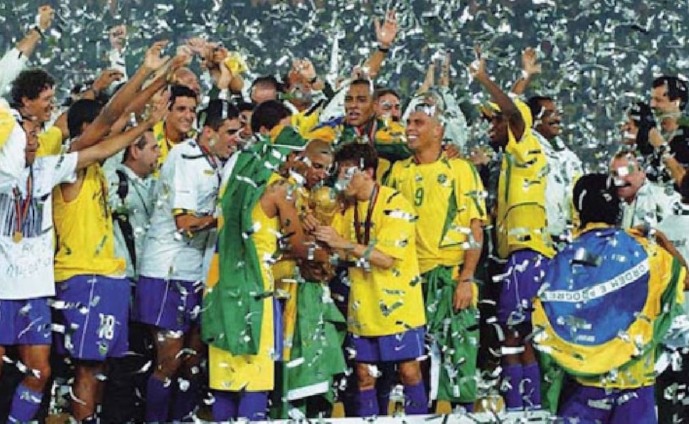 Jugadores de la selección de Brasil celebran tras conquistar su quinta Copa del Mundo. FOTO: Especial
