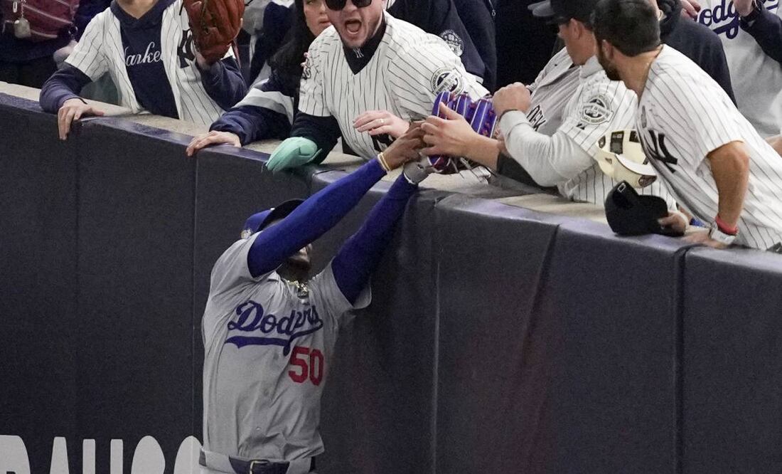 Los aficionados de los Yankees hacen todo lo posible por que el juego no lo ganen los Dodgers. Foto: Imgo7.