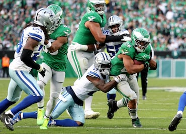 Saquon Barkley supera las dos mil yardas en la paliza de Eagles 41-7 ante los Cowboys