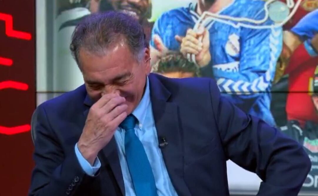 Carillo sufrió un ataque de risa de manera inesperada. Foto: Captura de Pantalla.